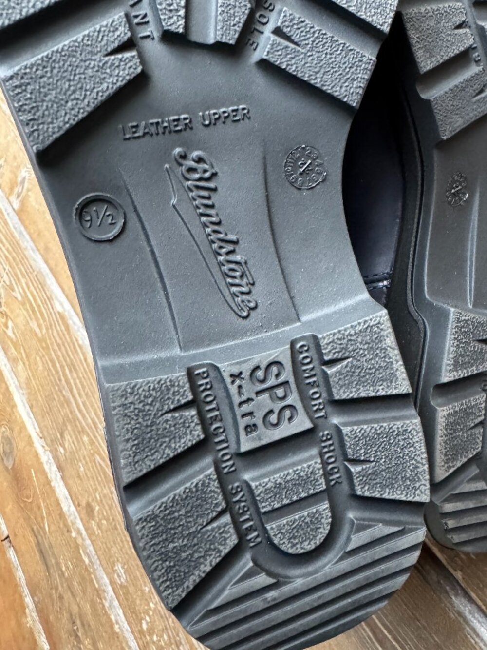 NWOT Blundstone Navy Blue Leather Chelsea Boots in Women's 11/Men's 9.5 - Picture 11 of 12